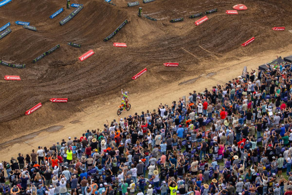 Eli Tomac waves to the fans